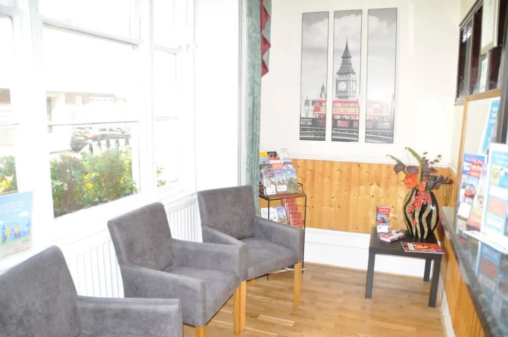 Barry House - photo 13
