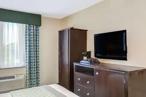Hillcrest Hotel Near JFK Airtrain - photo 5