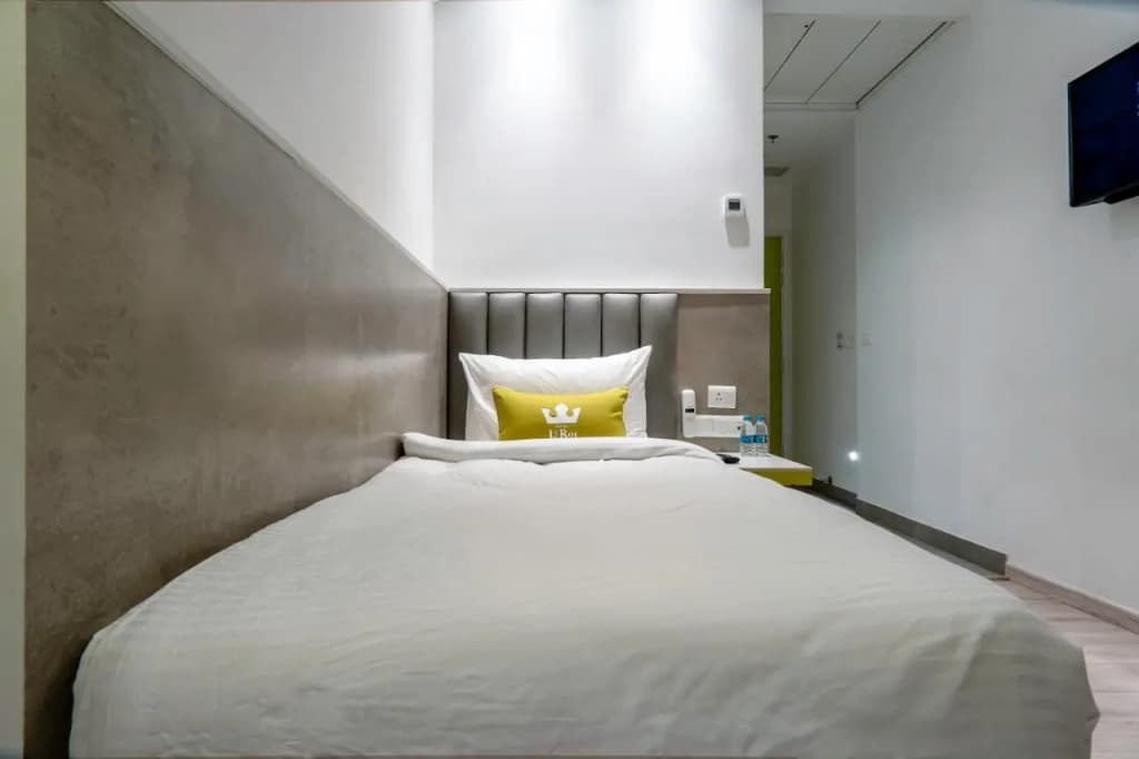 Hotel Le Roi Express @ Karol Bagh - photo 12