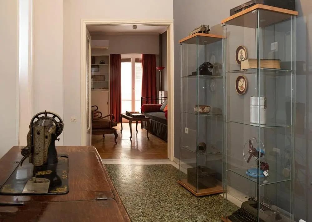Vintage Apartment next to Acropolis Museum - photo 2