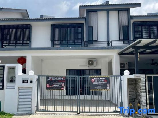 Austin Crest JB | Spacious 2-Storey Home 12 Pax - photo 1