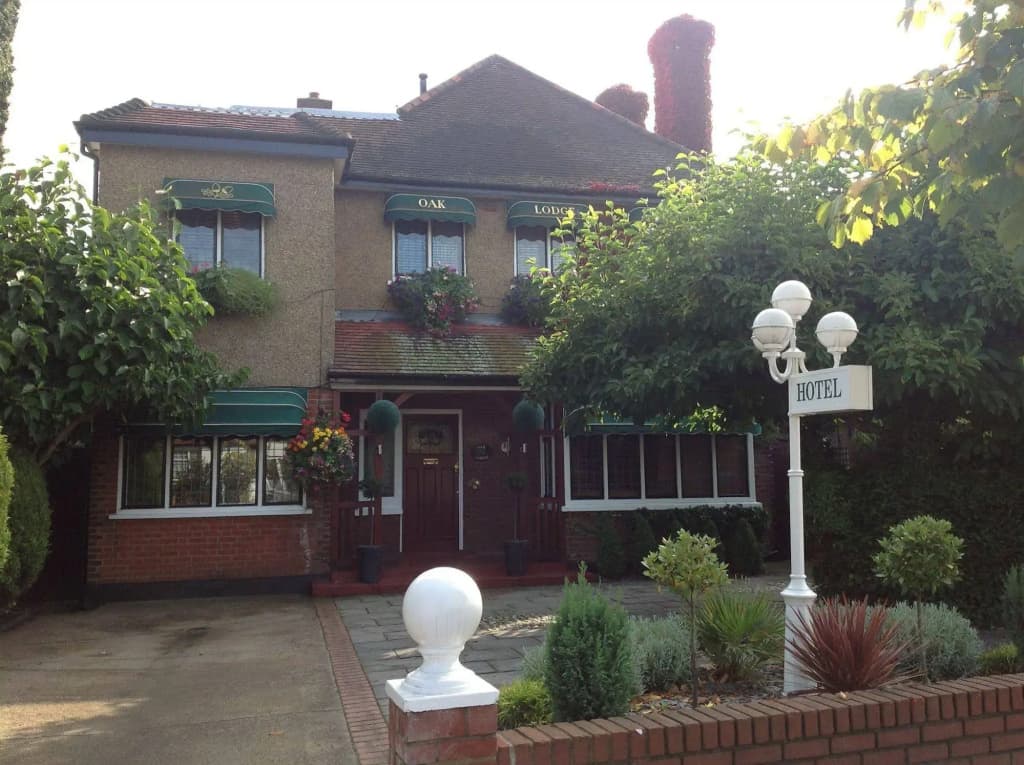 Oak Lodge Hotel - photo 1