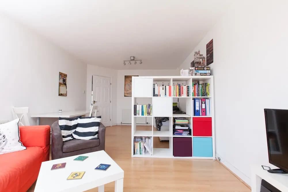 Ideal Fringe Base: Great Value + Free Parking! - photo 2
