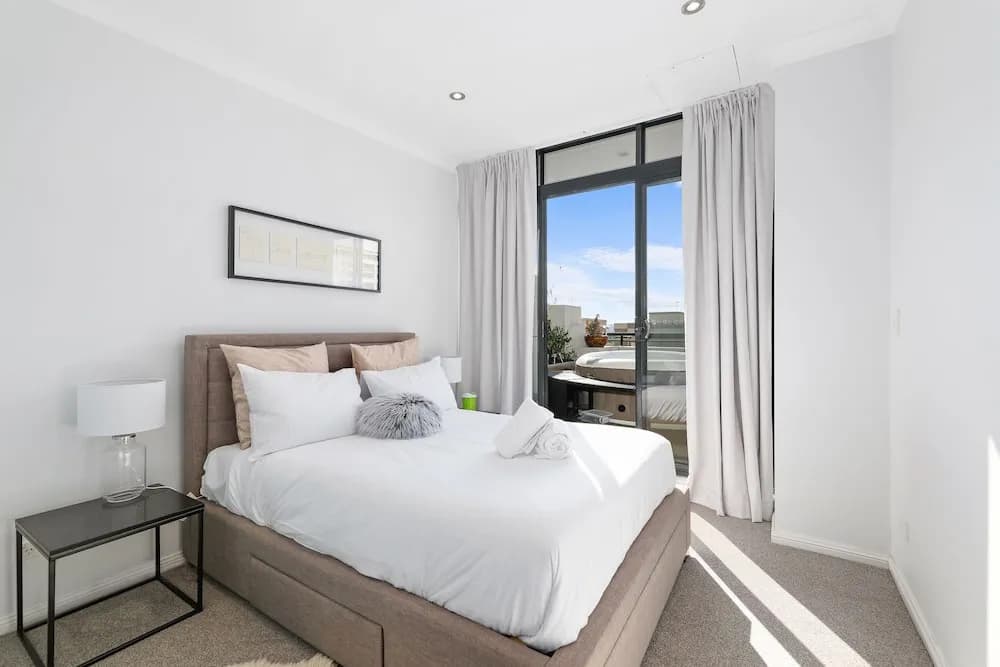 Darling Harbour Penthouse Views & Hot Tub - photo 2