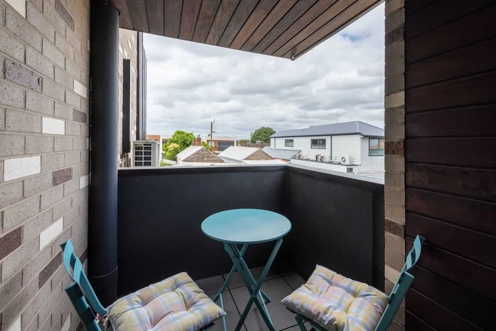 Modern 1 Bedroom Apartment in Brunswick East Near CBD - photo 8