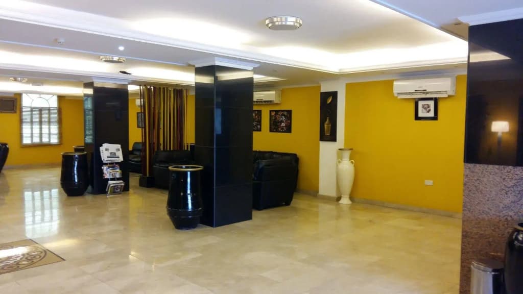 OYO 117 Majestic Hotel - photo 14