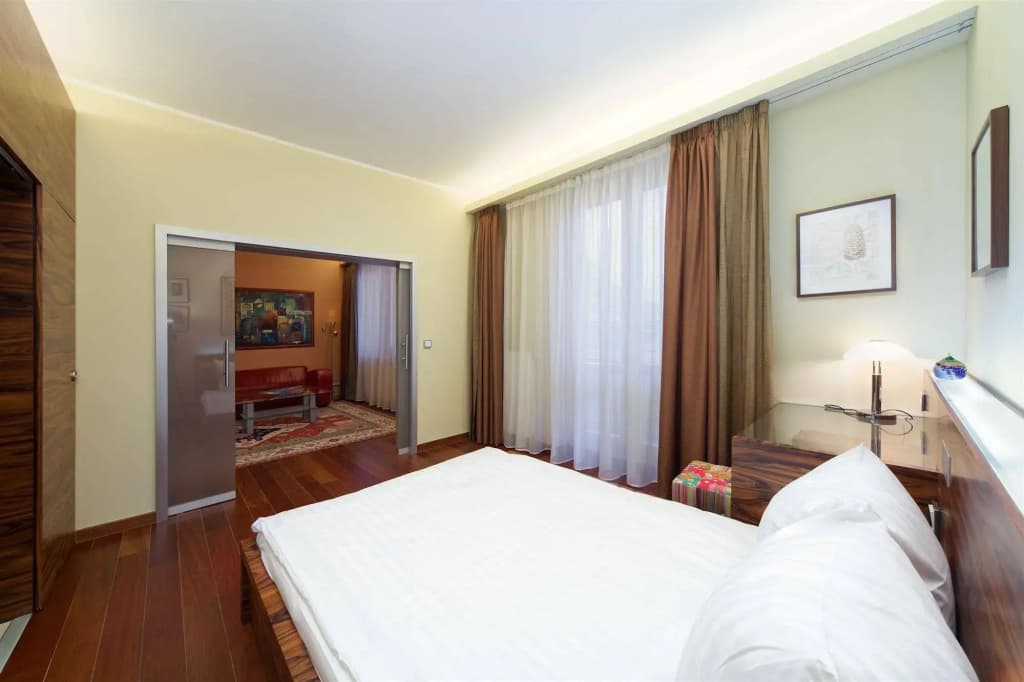 Merchant's Avenue Hotel - photo 3
