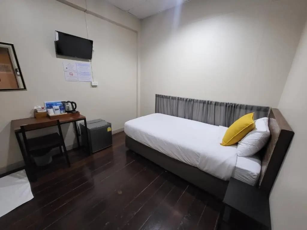 Achcha Hotel - Itsaraphap Mrt Station - Wat Arun - photo 4