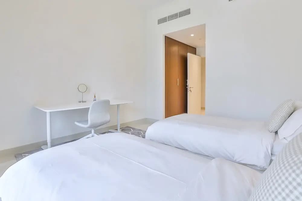 Driven Holiday Homes- Crescent Boulevard - photo 2