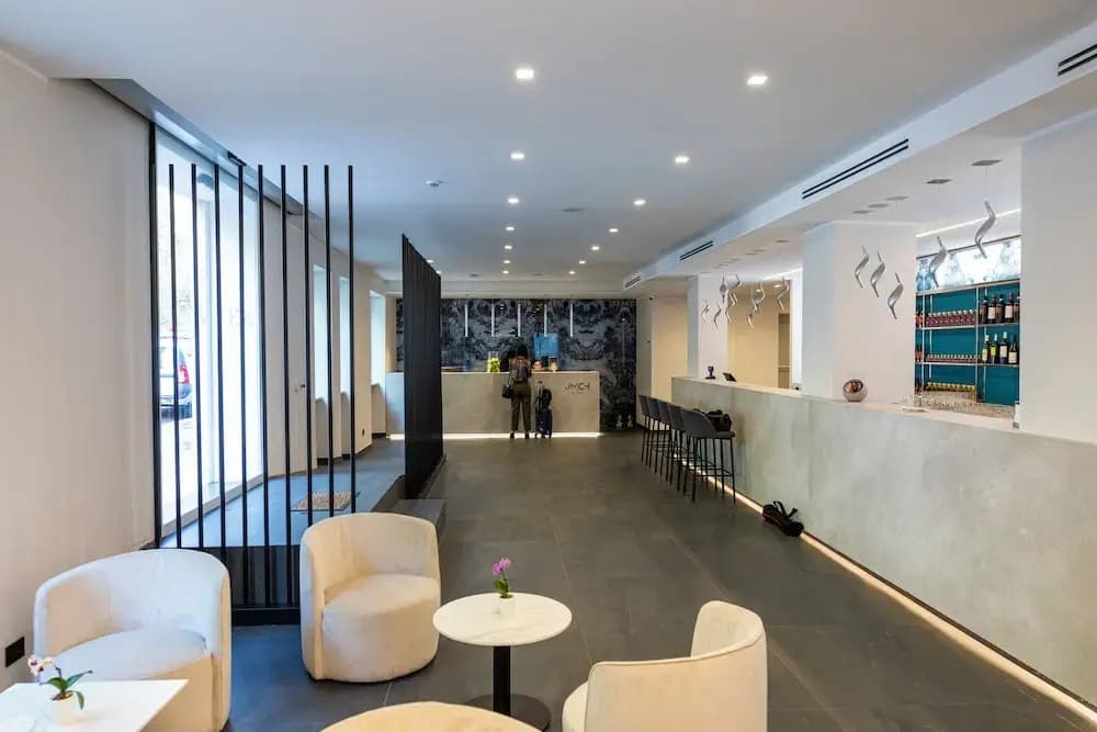 J Maluni City Hotel - photo 12