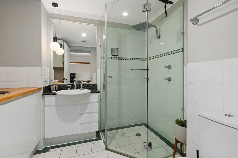 Spacious 1 Bed Near Manly Beach - photo 11