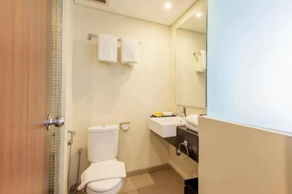 Hotel Dafam Savvoya Seminyak - photo 11
