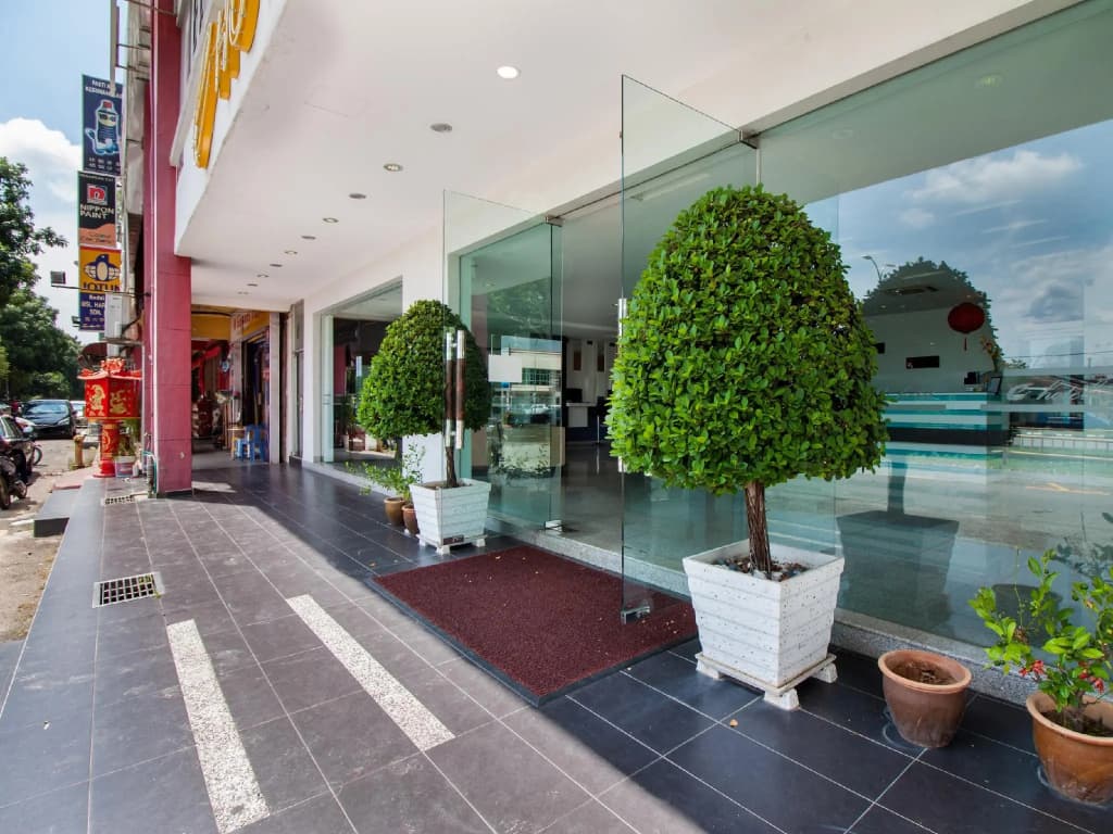 e Hotel - photo 13
