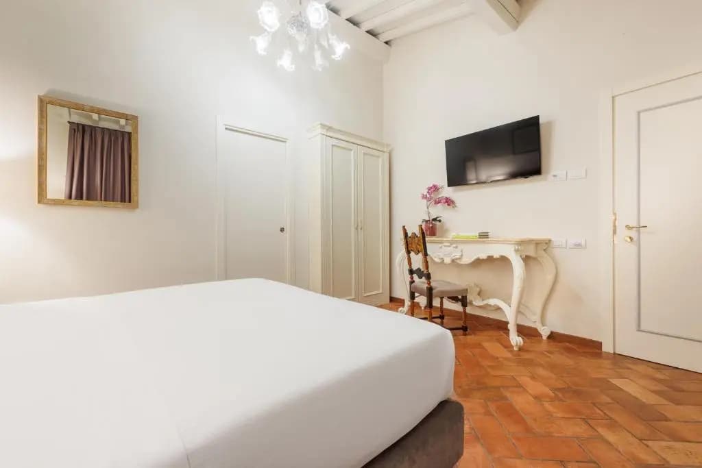 Hotel Embassy - photo 40