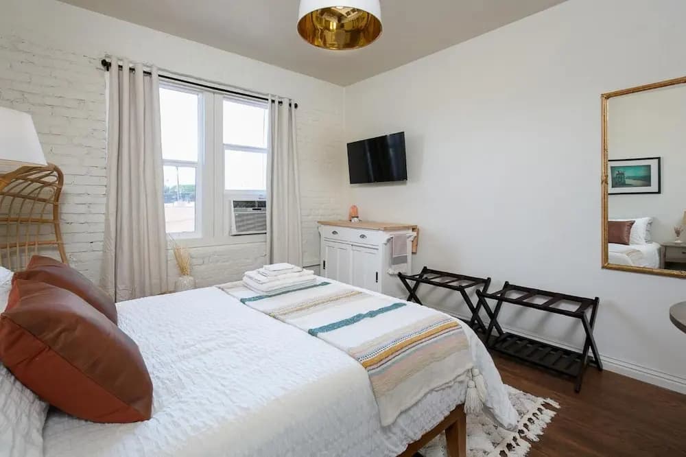 Beautiful Studio Near Hollywood! Sleeps 2! - photo 7