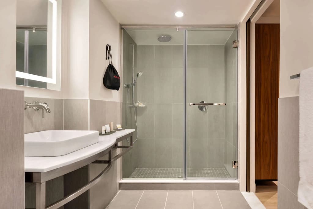 La Quinta Inn & Suites by Wyndham Times Square South - photo 10
