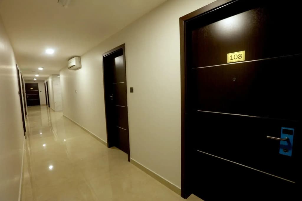 OYO 118 Golden Crown Hotel - photo 8