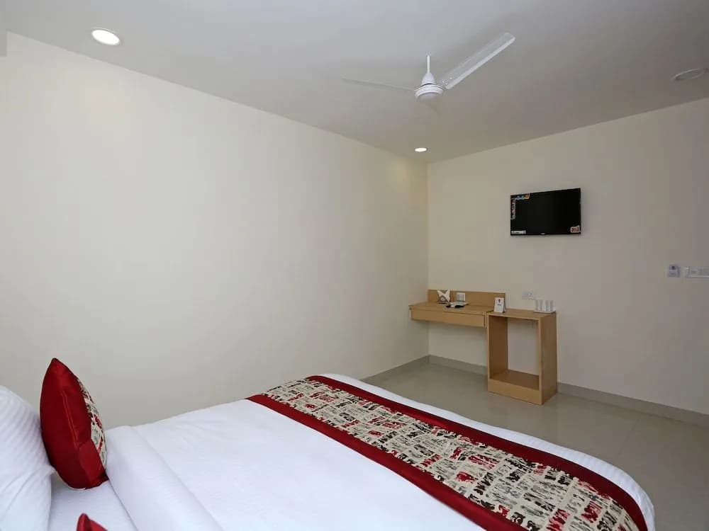 Capital O 12674 Hotel Grand Suites - photo 7