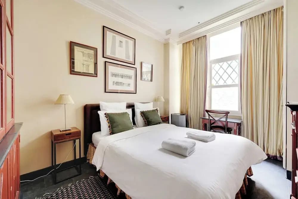Historic Elegance in the Heart of Marais - 6p/2br - photo 1