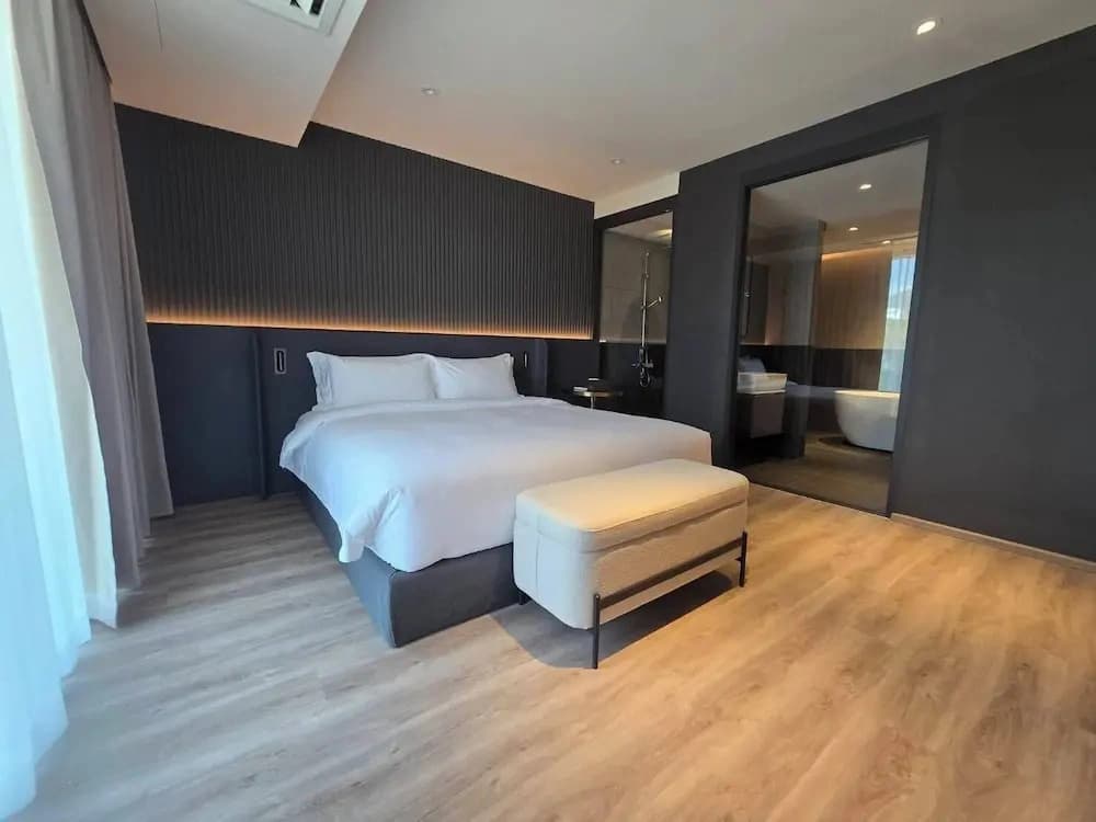 The Clover Hotel - photo 3