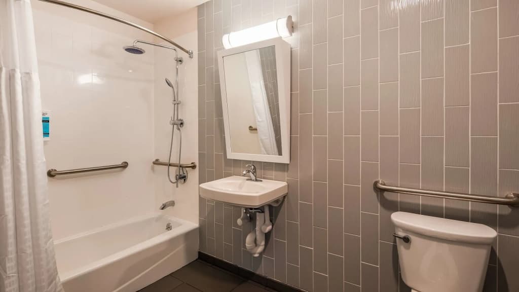 GLō Best Western Brooklyn NYC - photo 10