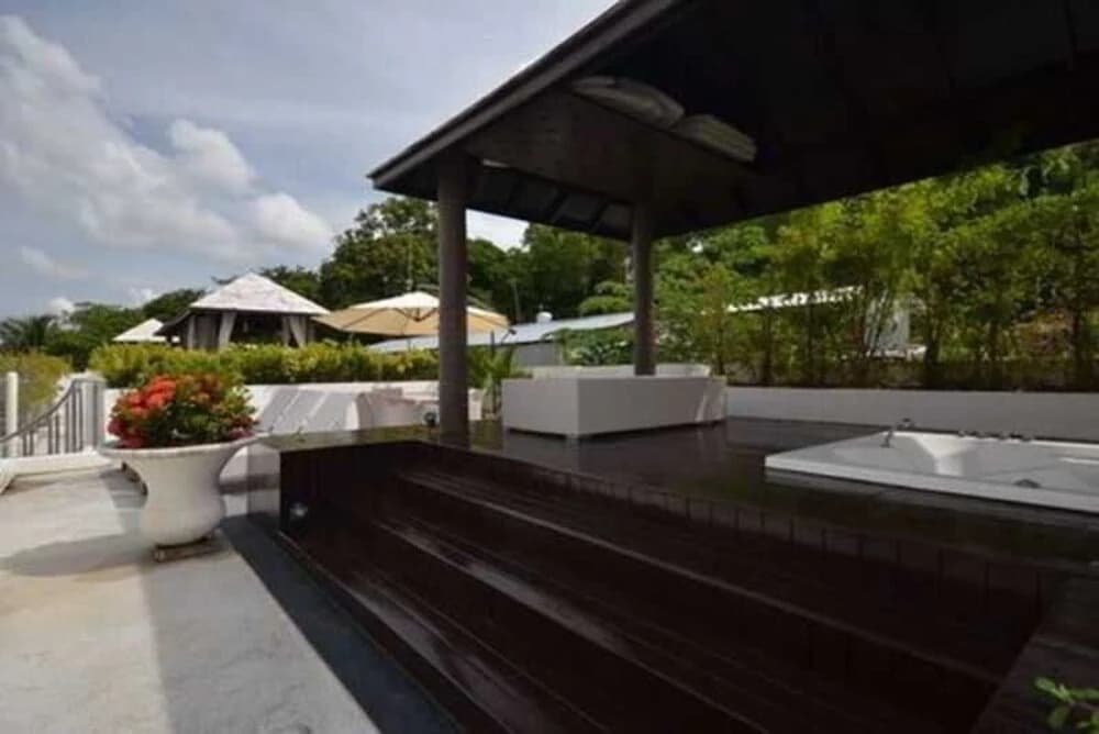 Sunset Plaza Holiday Apartment - photo 10