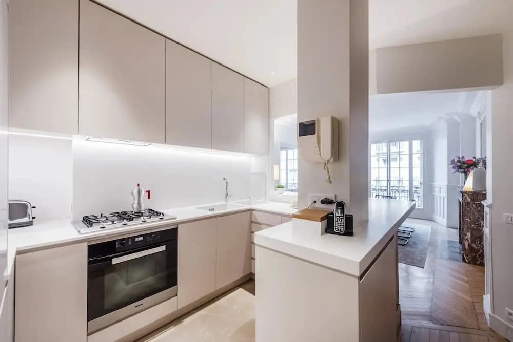 Four Saint Germain - Elegant Spacious 3 BDR Apartment in the Heart of Saint Germain - photo 15