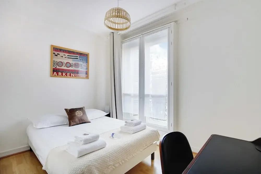 Experience the Parisian Lifestyle: 2BR Near Porte Maillot - photo 2