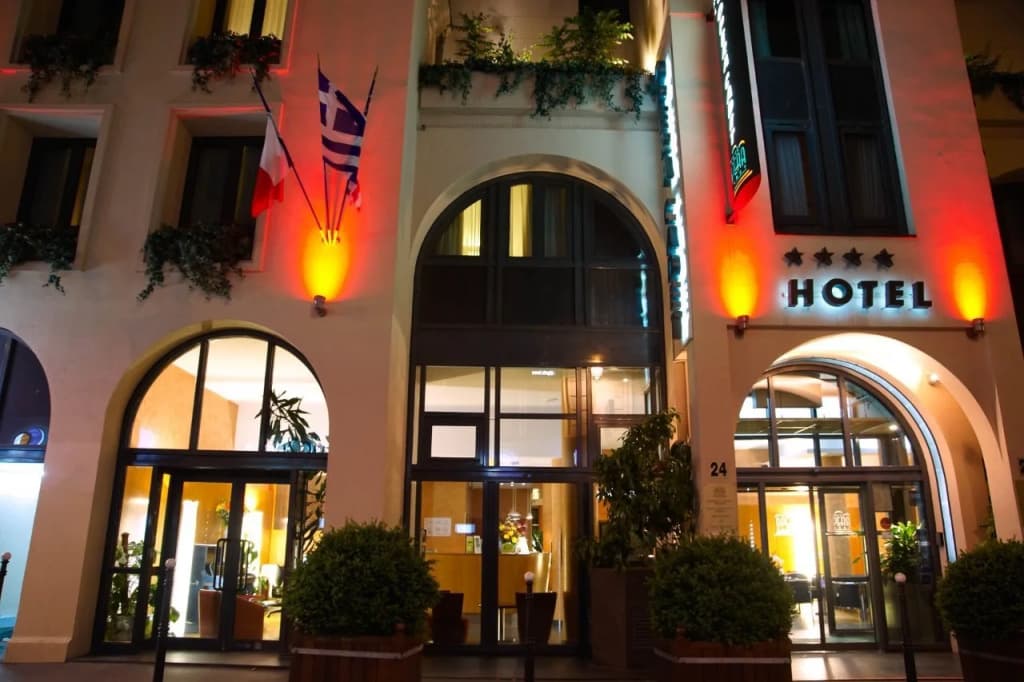 Opera Cadet Hotel - photo 1