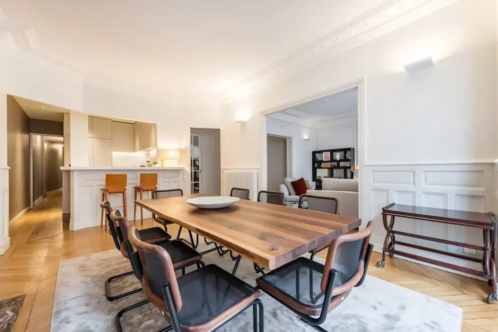 Four Saint Germain - Elegant Spacious 3 BDR Apartment in the Heart of Saint Germain - photo 5