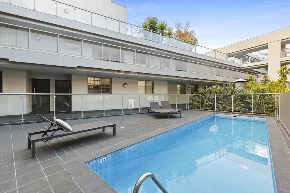 Bright 1-bed Apartment in Central Redfern - photo 7