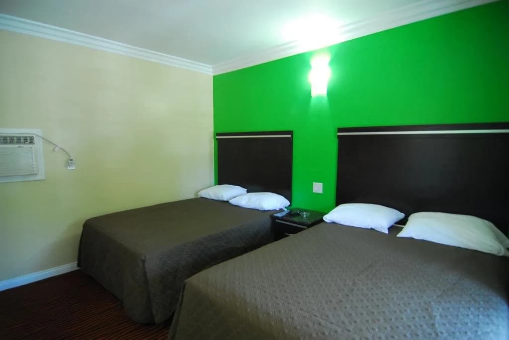 Studio City Inn - photo 8