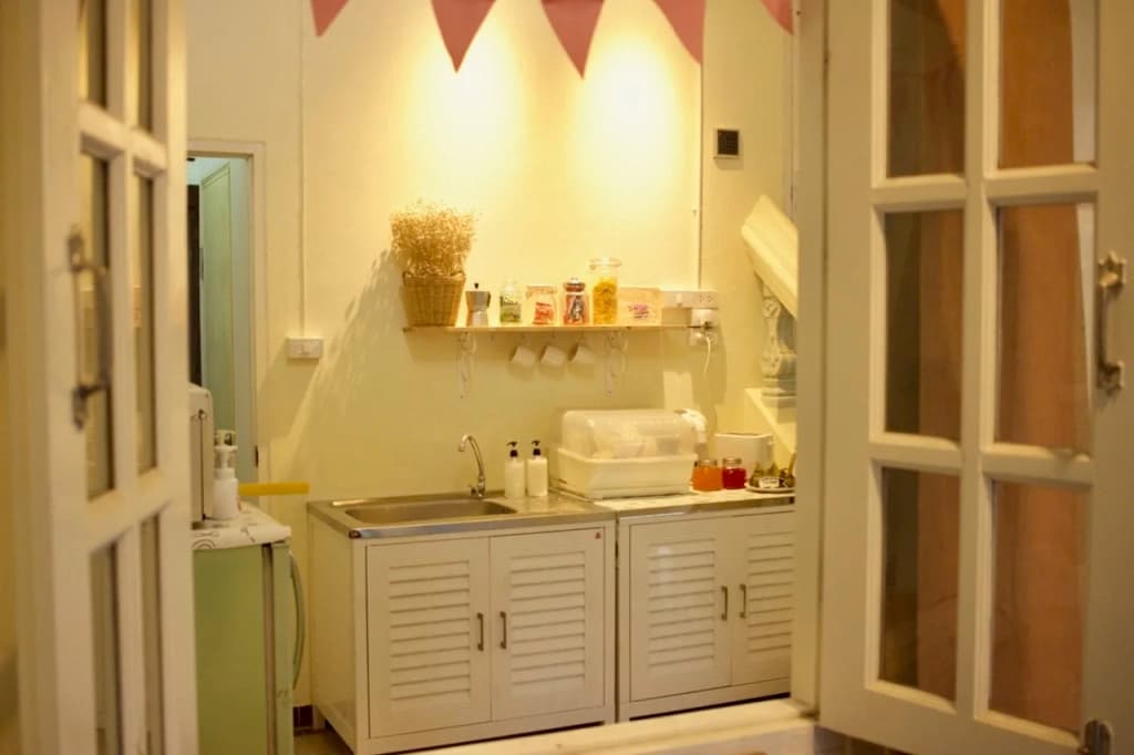 Arch riverside hostel - photo 4