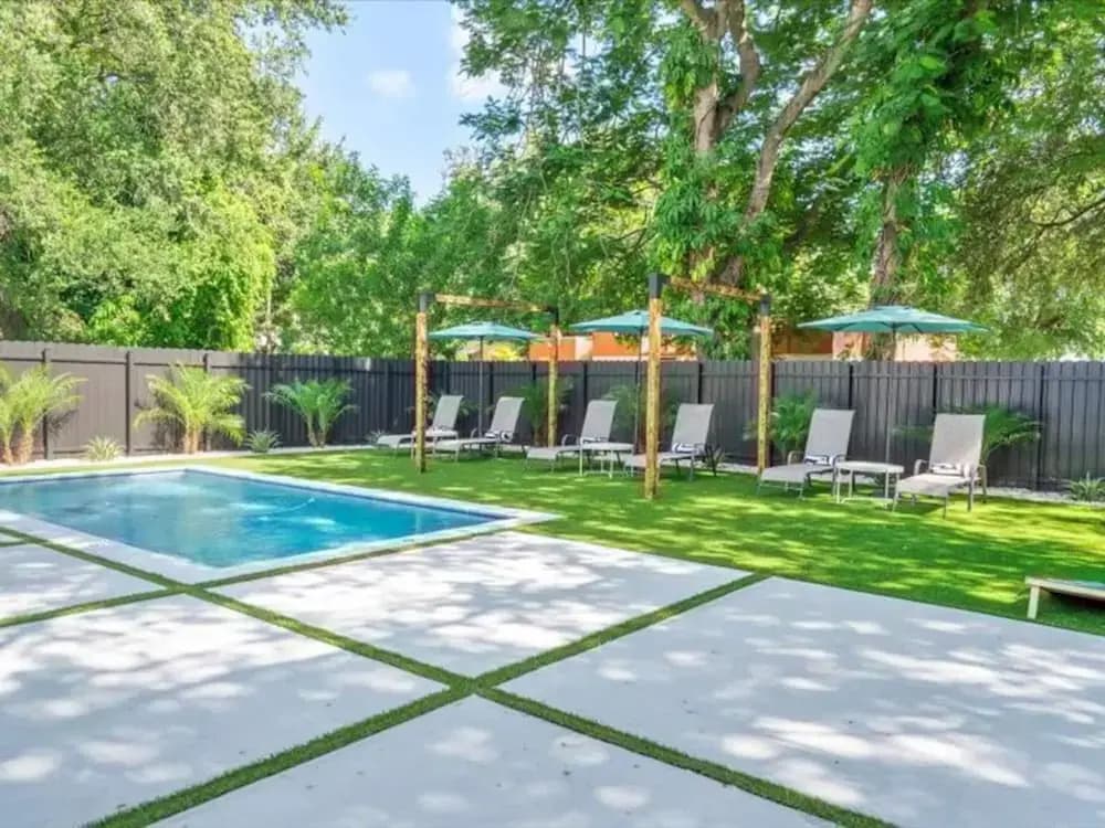 Sleek Modern Miami Getaway With Pool Oasis - photo 14