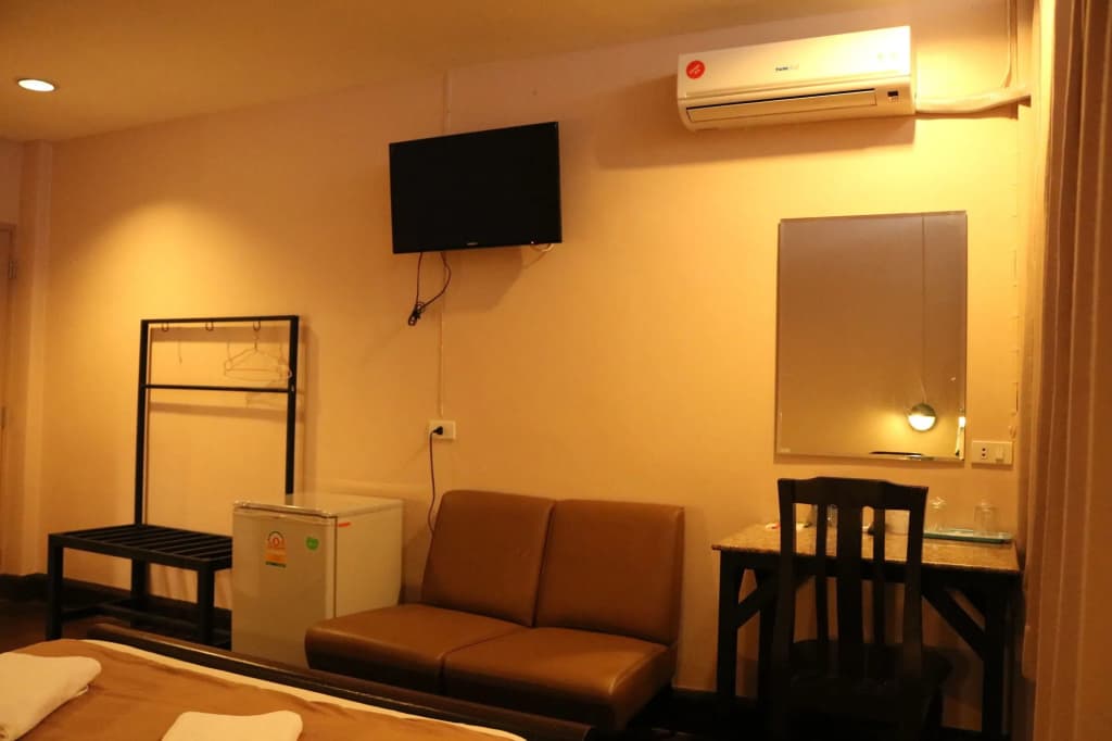 Suksawad Hotel - photo 4