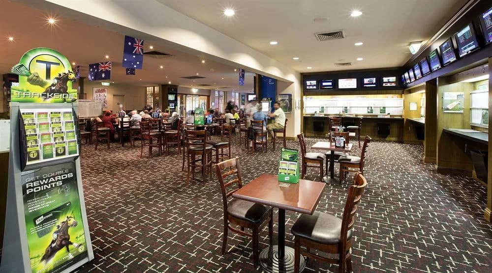 Nightcap at Sylvania Hotel - photo 12
