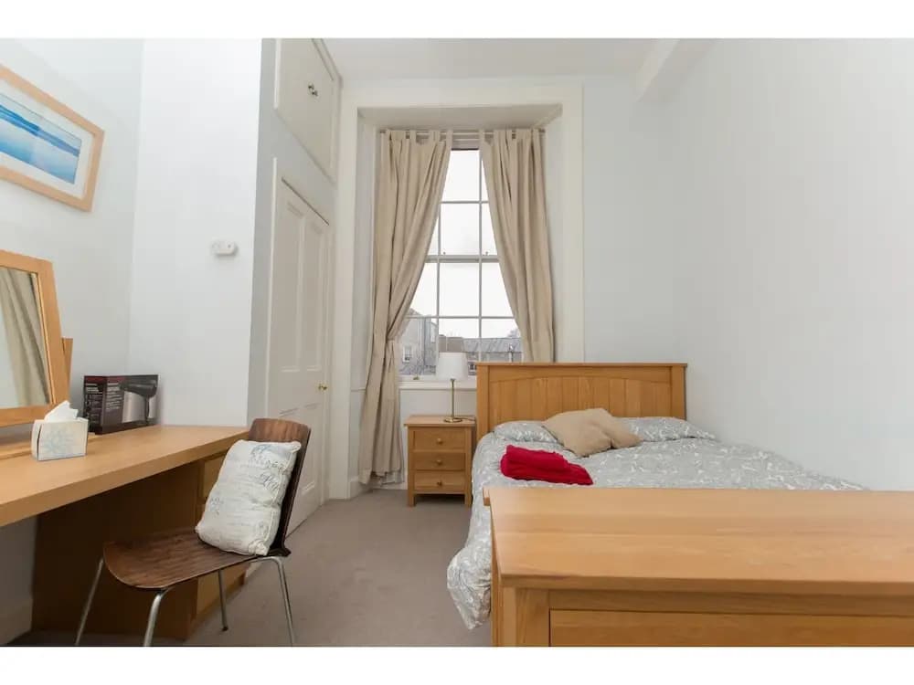 Spacious, Bright 5-br Flat for 10 in Edinburgh - photo 27