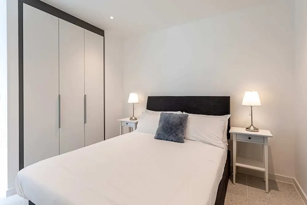 Whitechapel Modern Studio Flat - photo 1