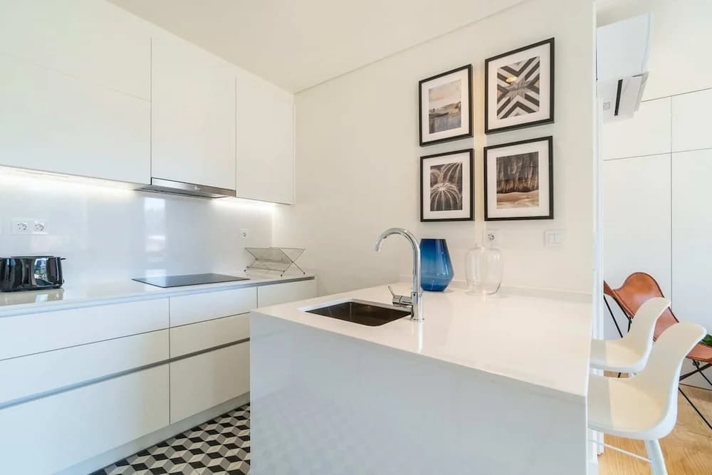 Modern 1BD w AC & Balcony - photo 11