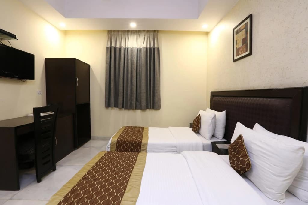 Hotel Rupam Kingston Park - photo 4