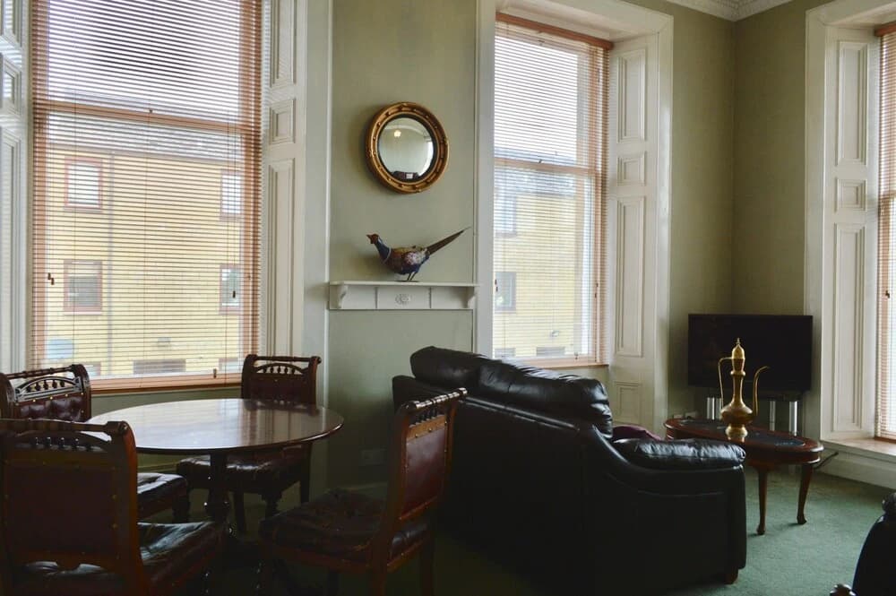 Period Flat With Parking & Arthurs Seat Views - photo 5