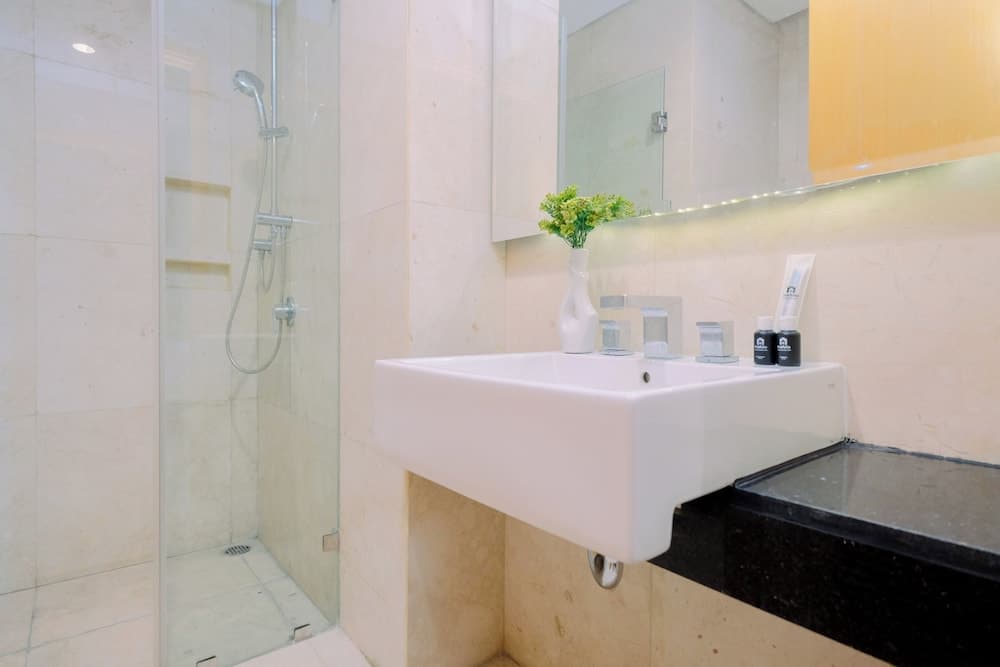 Tranquil Designed 2Br At Capitol Suites Apartment - photo 13