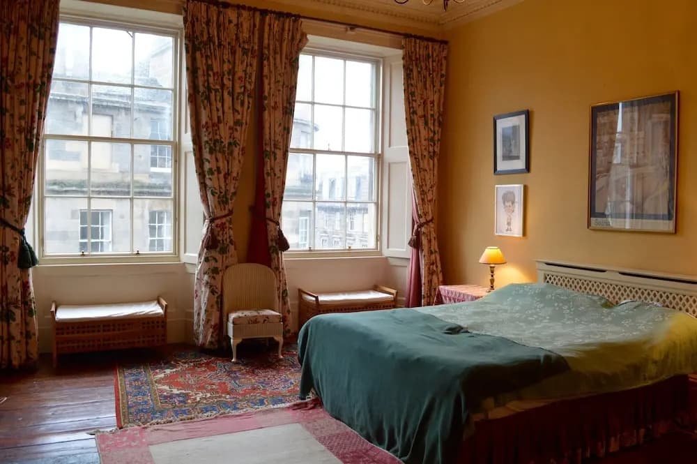 Central Edinburgh New Town Flat - photo 4