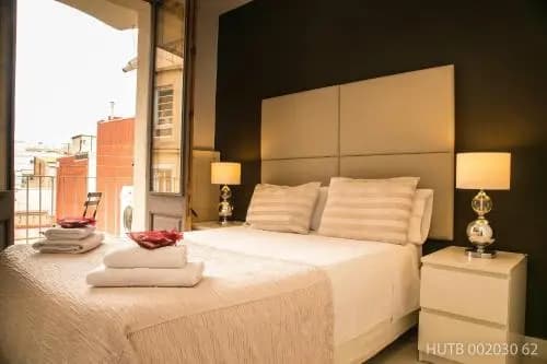 Centric 2Bed Apt with a private lovely terrace - photo 3