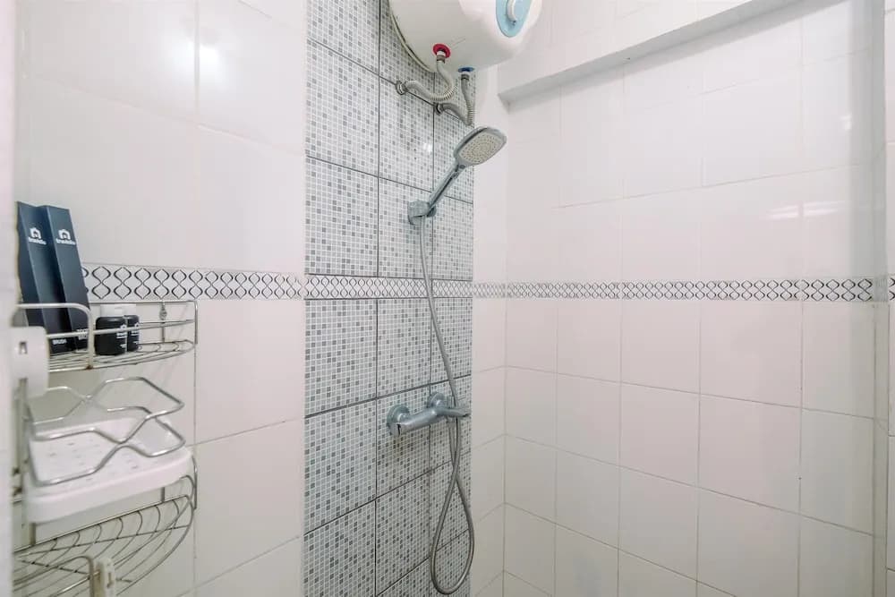 Simple And Cozy Living 2Br At Cibubur Village Apartment - photo 9