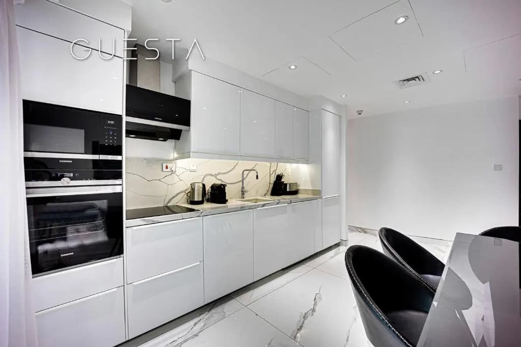 Cayan Tower, Dubai Marina - photo 2