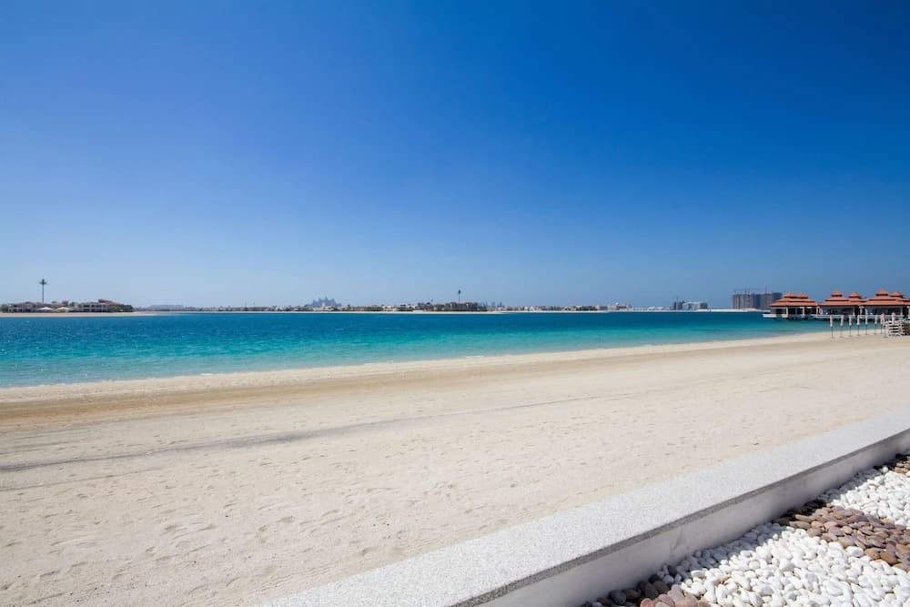 Luton Vacation Homes Royal Bay by Azizi - photo 22