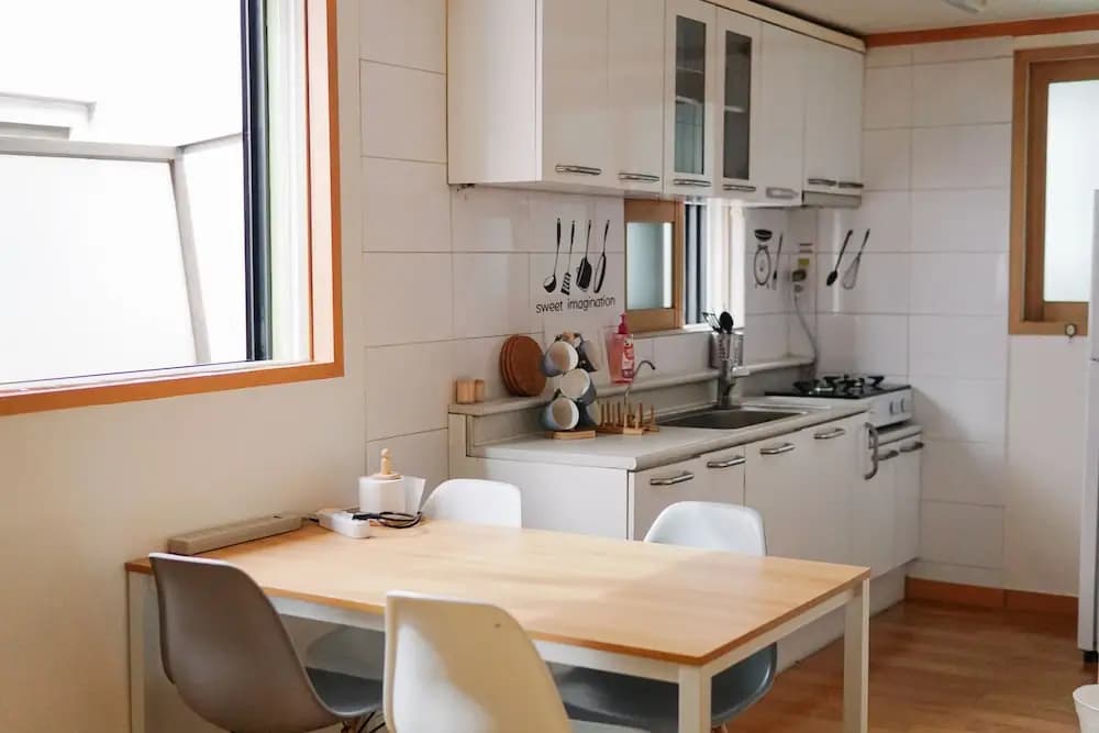 Hongdae One House Quad Room - photo 2