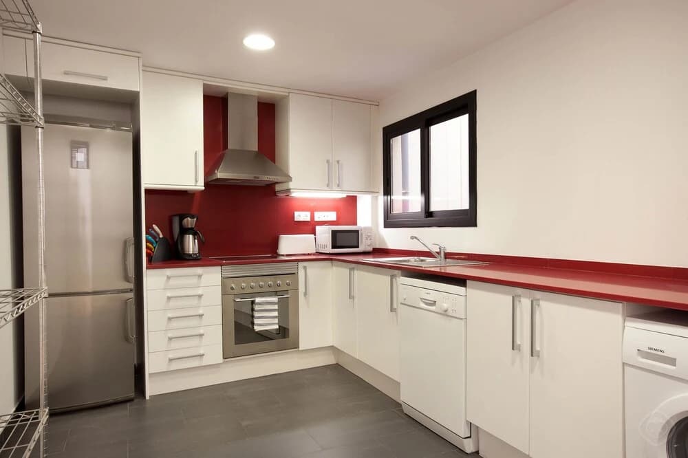 Large Guell Apartment - photo 9