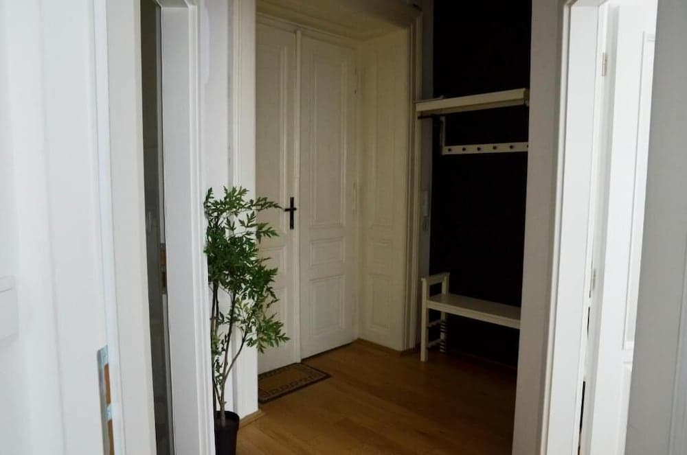 The Republic Garden - Hostel - photo 13